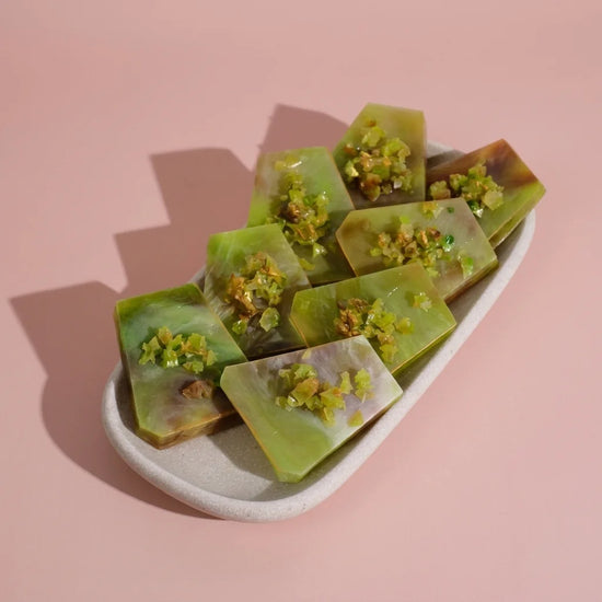 Apple caramel crystal candy 8 pieces on the tray